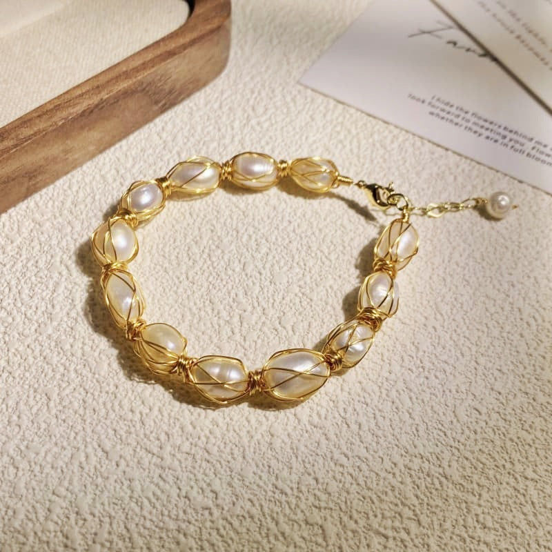 Baroque Pearl Bracelet – Vintage Gold Wire-Wrapped Diamond Shape Design