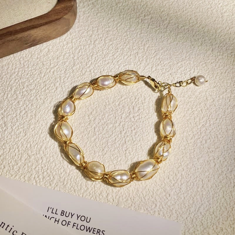 Baroque Pearl Bracelet – Vintage Gold Wire-Wrapped Diamond Shape Design