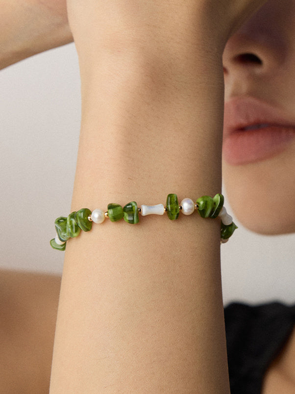 Bracelet en perles et pierres précieuses vertes