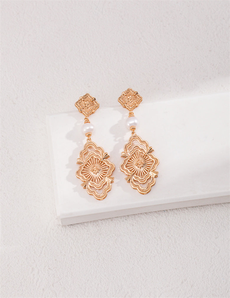Elegant Floral Pattern Pearl Pendant/Drop Earrings