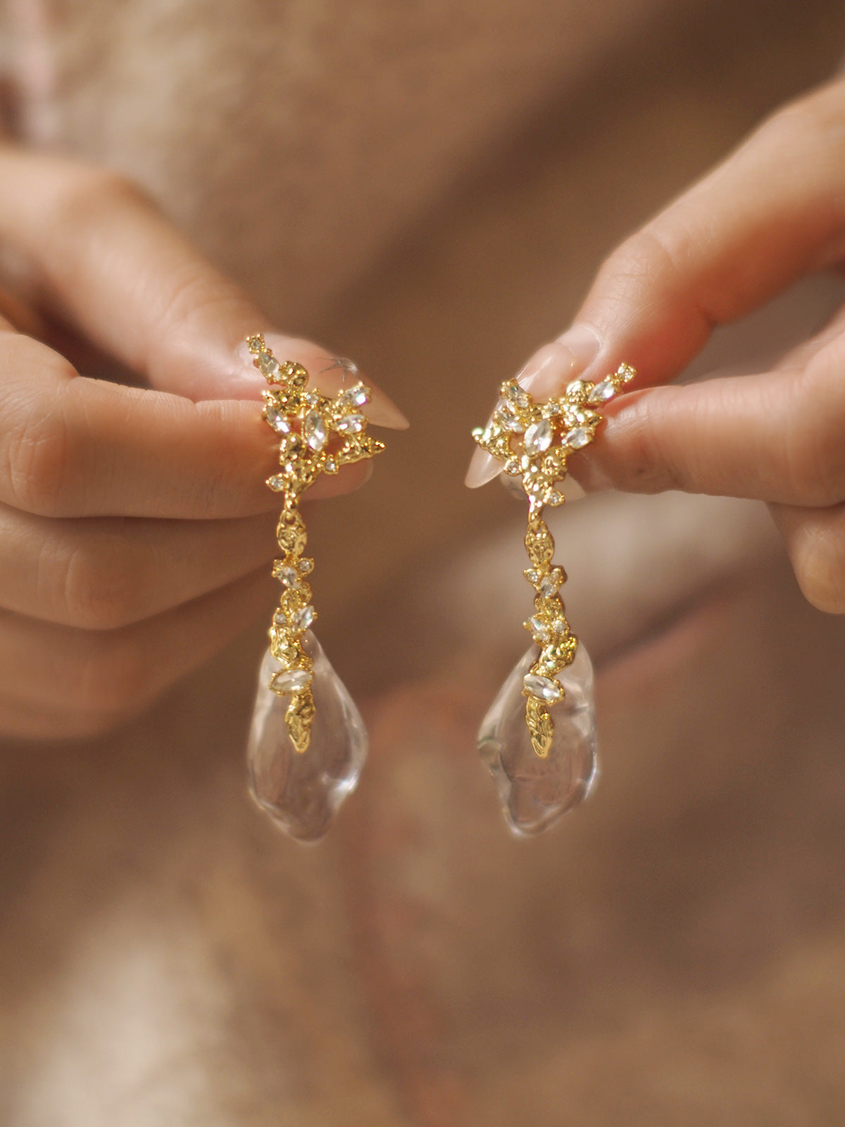 Boucles d'oreilles pendantes géométriques vintage en cristal avec des accents scintillants