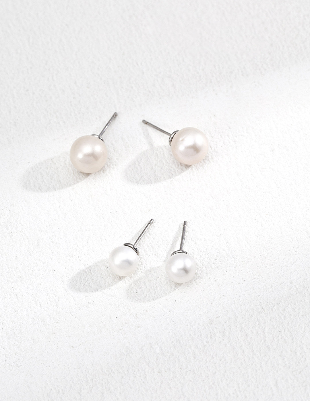 Vintage Gold / Platinum Classic Round Natural Pearl Stud Earrings – 925 Sterling Silver
