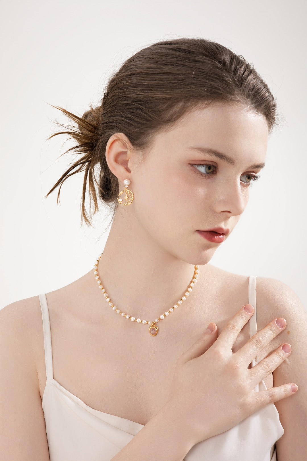 Collier de perles naturelles avec pendentif en forme de cœur rose