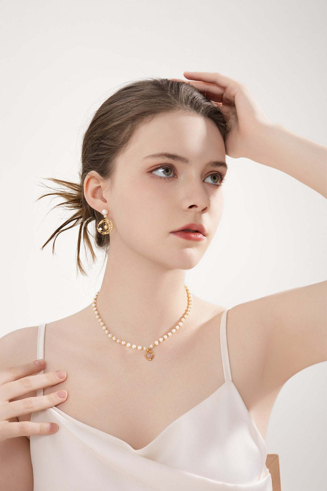 Collier de perles naturelles avec pendentif en forme de cœur rose