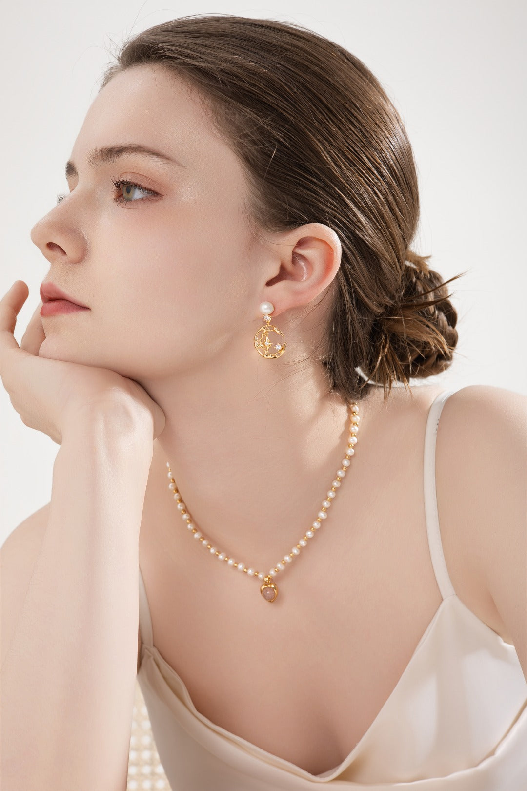 Collier de perles naturelles avec pendentif en forme de cœur rose