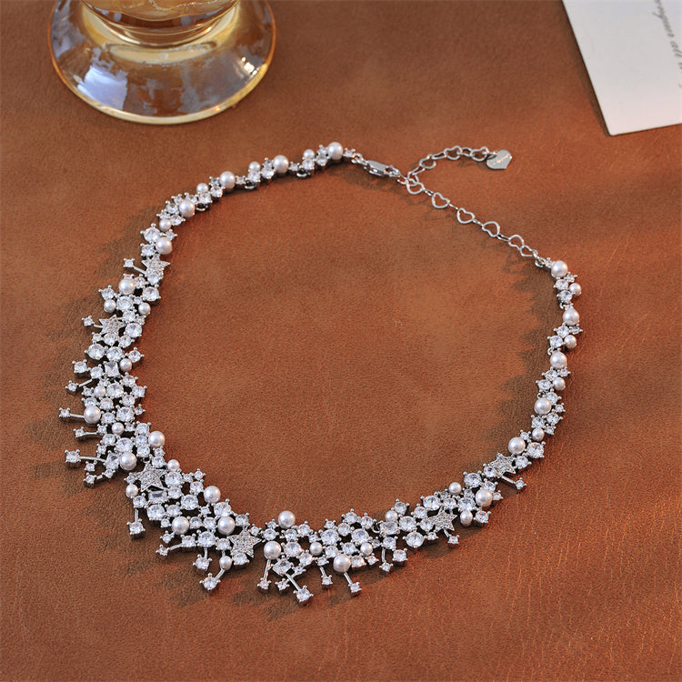 Collier de perles célestes avec nœud en zircon