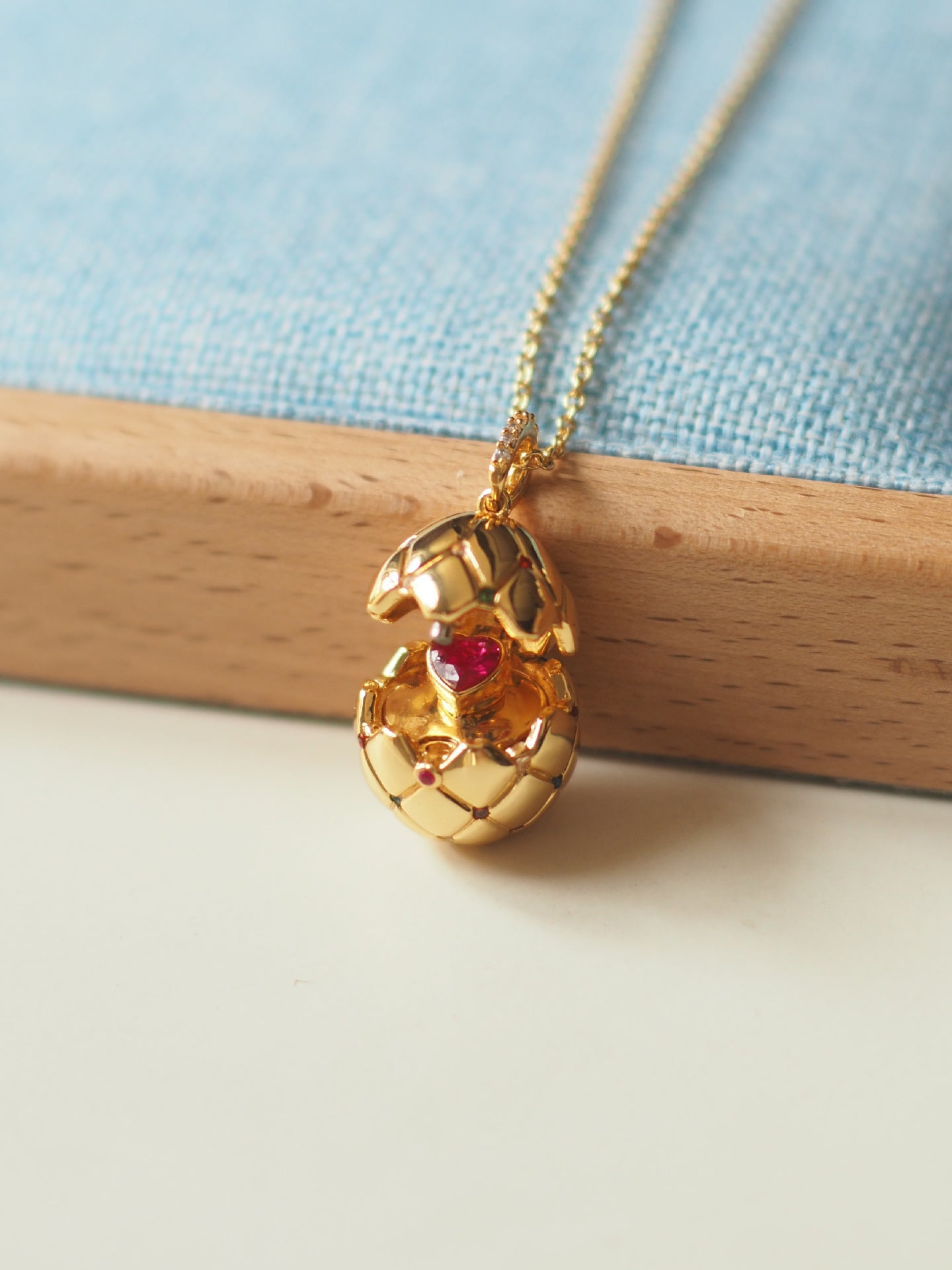 Vintage Lattice Egg Pendant Necklace with Heart Gem – Gold-Plated, Openable Design