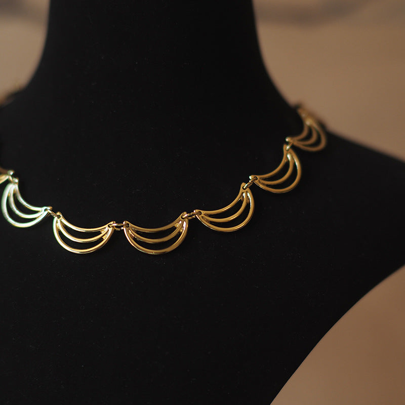 Vintage Hollow Moon Pendant Necklace – Gold-Plated Antique Style