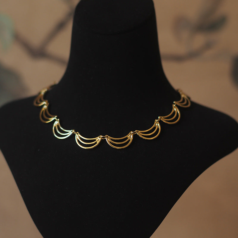 Vintage Hollow Moon Pendant Necklace – Gold-Plated Antique Style
