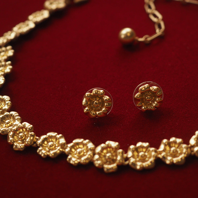 Vintage Camellia Gold Flower Jewelry Set – Gold-Plated Earrings & Necklace