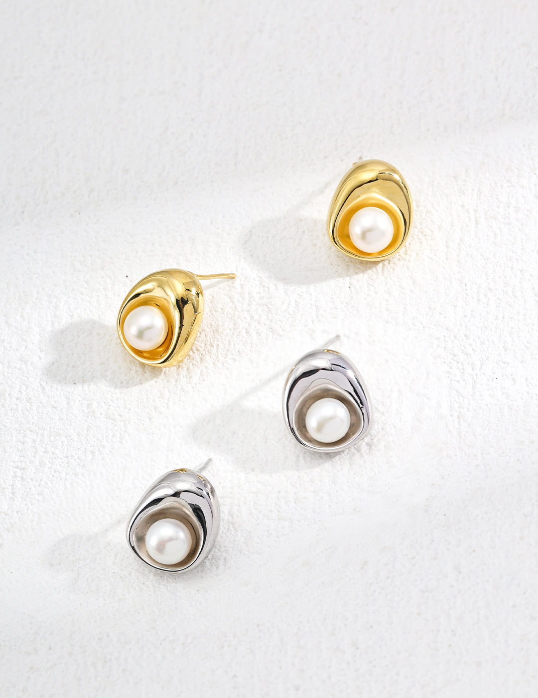 Silber/Gold Perlen-Ohrstecker mit Charms