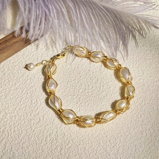 Baroque Pearl Bracelet – Vintage Gold Wire-Wrapped Diamond Shape Design