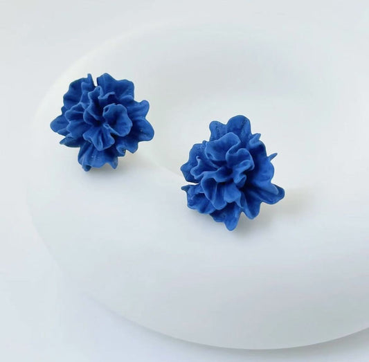 Klein Blue Three-Dimensional Floral Fashion Earrings