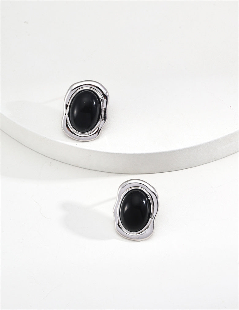 Minimalistische ovale Ohrstecker aus schwarzem Onyx/Perlmutt