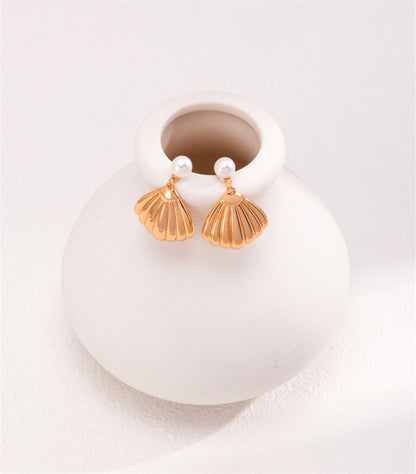 Elegant Shell Shape Pearl Drop Earring for Women
