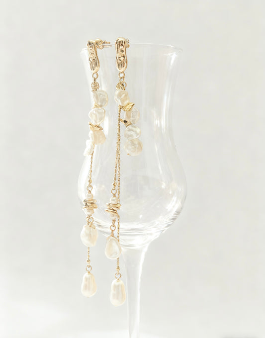 Lange Quastenohrringe mit Barockperlen in Gold – Perlenschmuck für Damen