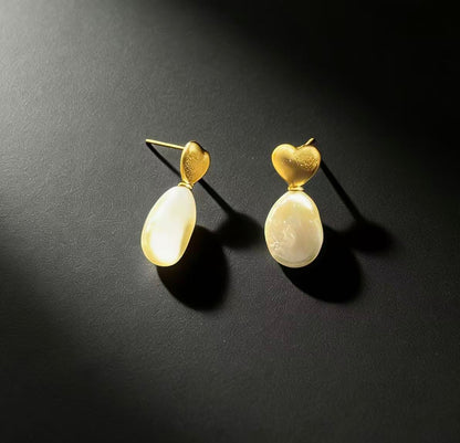 gold heart and pearl earrings 