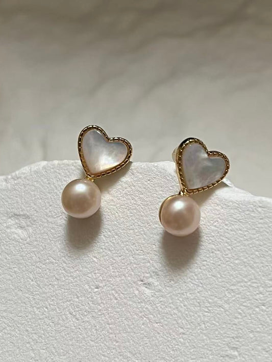Heart-shaped earrings with pearl 
