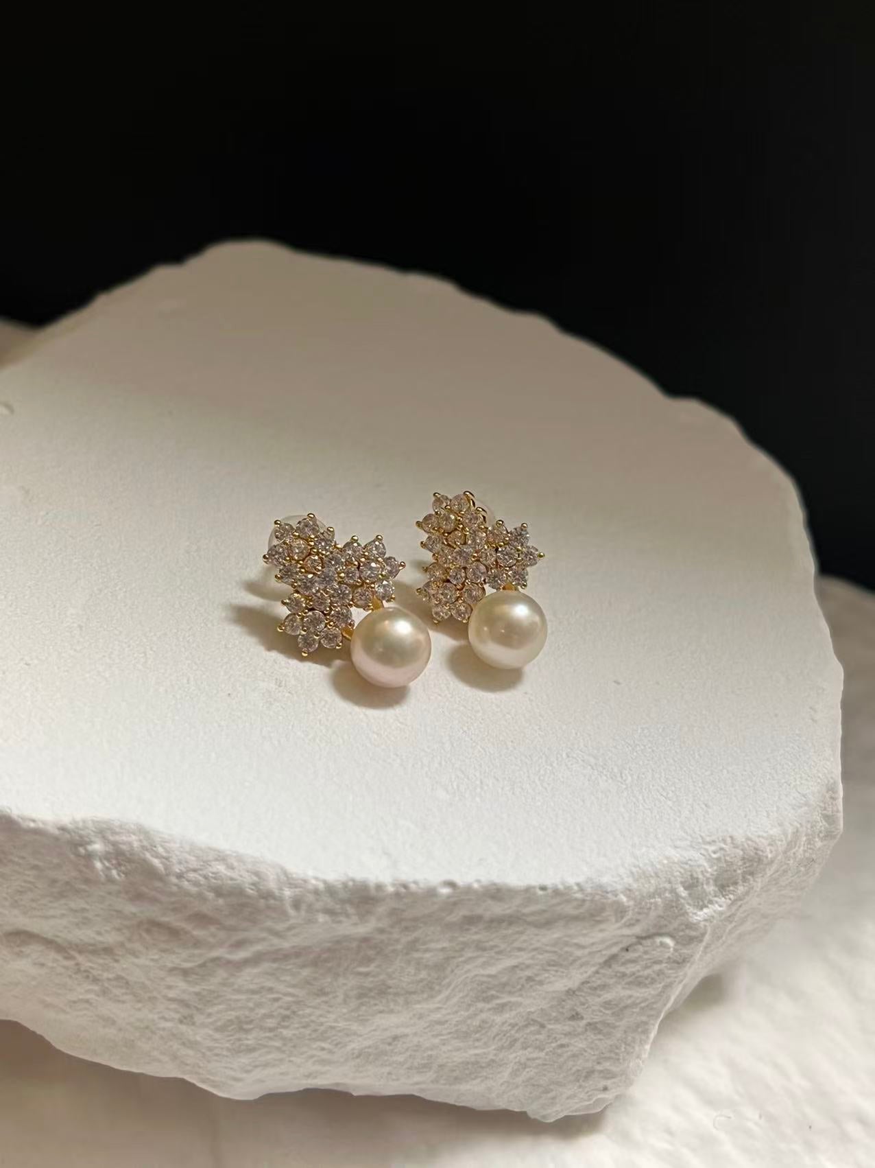 Freshwater Pearl Snowflake/Flower Stud Earrings