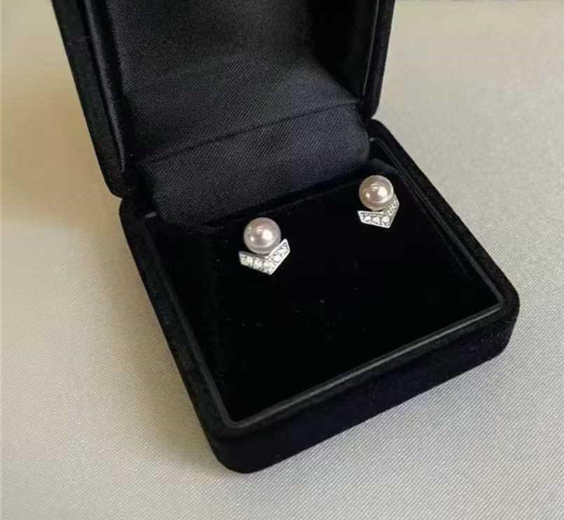 Freshwater Pearl Stud Earrings with V-shaped Design