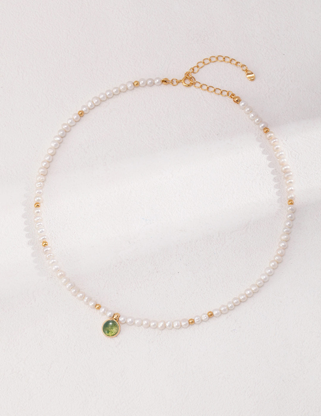 Collier de perles et de pierres précieuses vertes