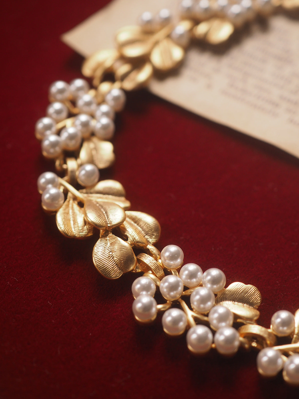 Vintage Pearl Ginkgo Leaf Gold Necklace – Retro Satin Ribbon