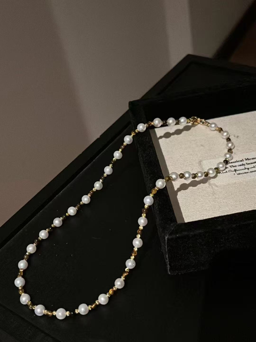 Elegant Freshwater Pearl & Tiger's Eye Bead Necklace