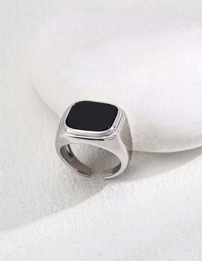 Minimalistischer schwarzer Onyx-Edelsteinring