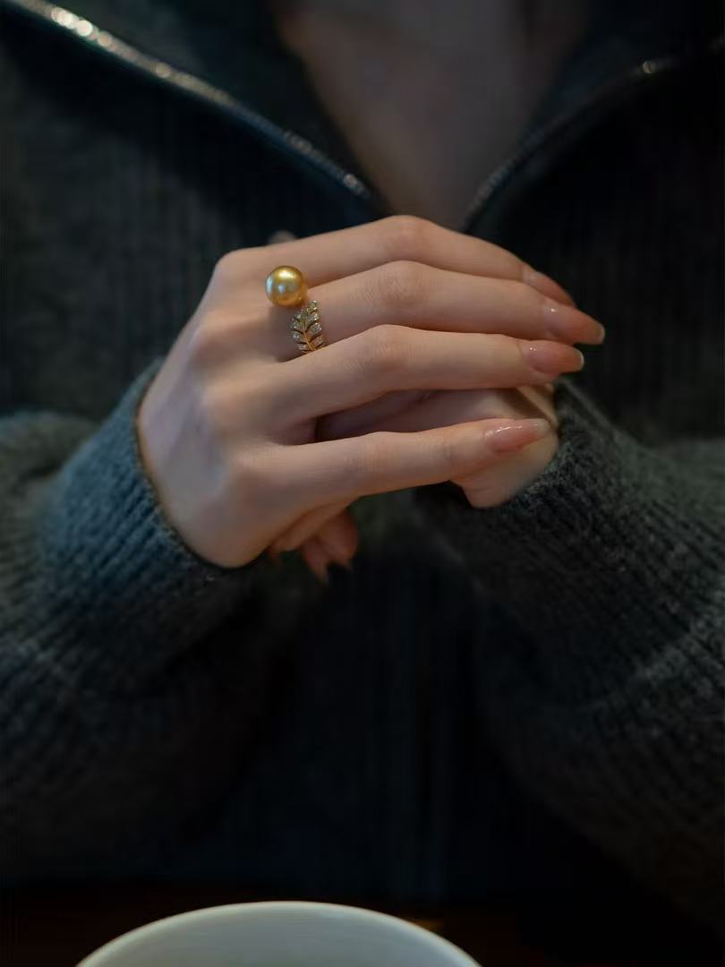 Natural Gold Pearl Ring with Feather
