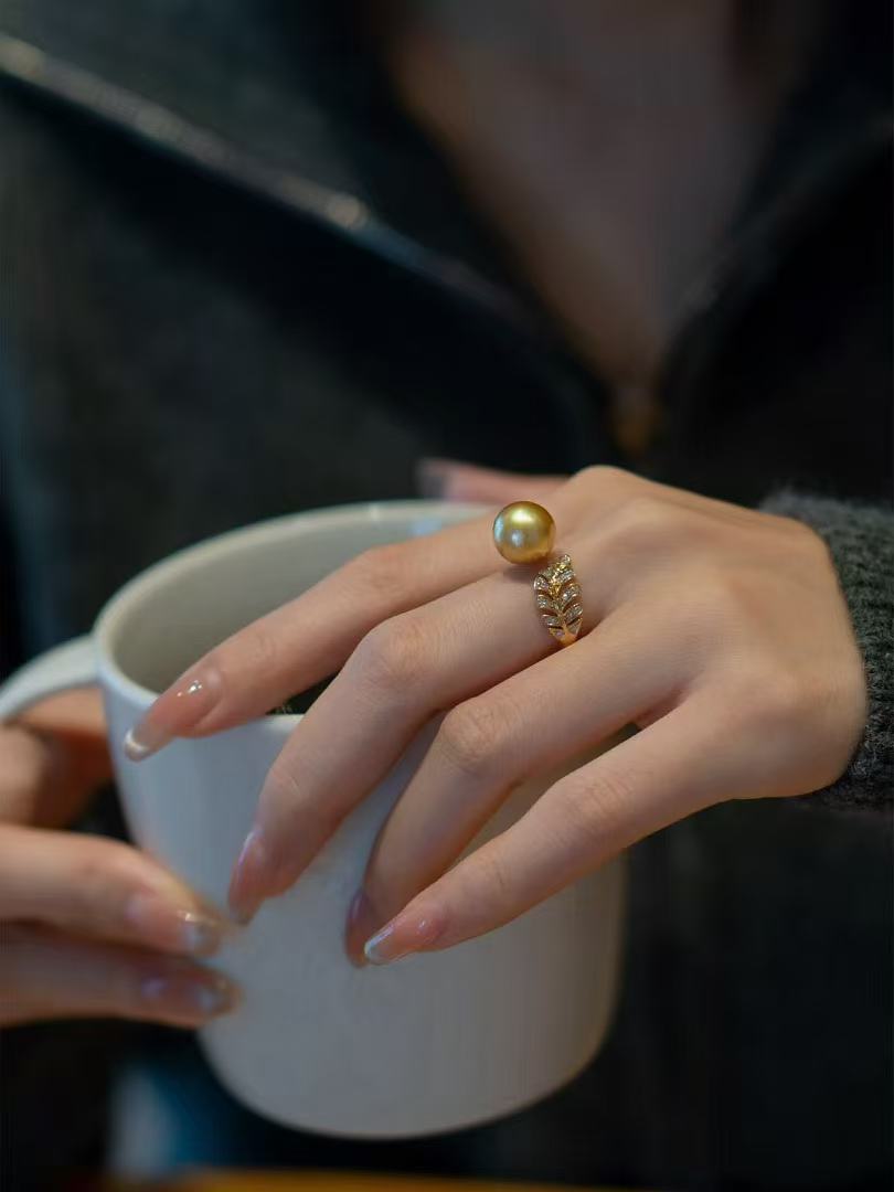 Natural Gold Pearl Ring with Feather