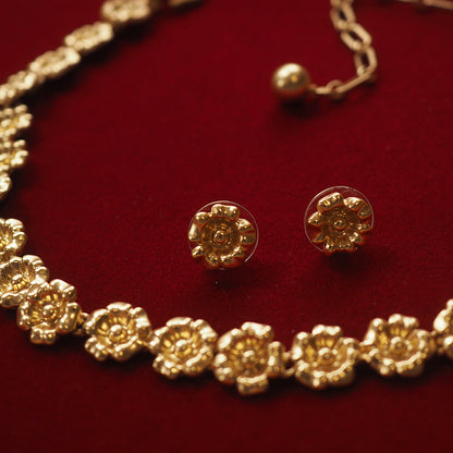Vintage Camellia Gold Flower Jewelry Set – Gold-Plated Earrings & Necklace