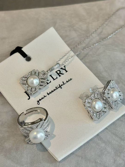 Freshwater Pearl Jewellery Set in Perfume Design