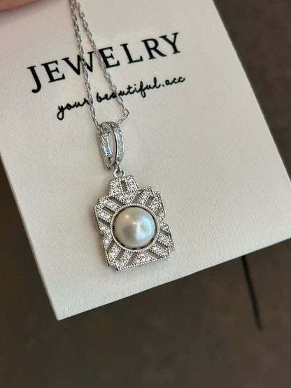 Freshwater Pearl Jewellery Set in Perfume Design